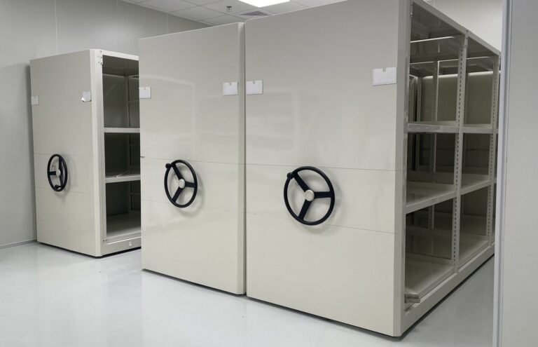 Read more about the article 專為生技實驗室打造的潔淨、抗震、高密度收納方案
