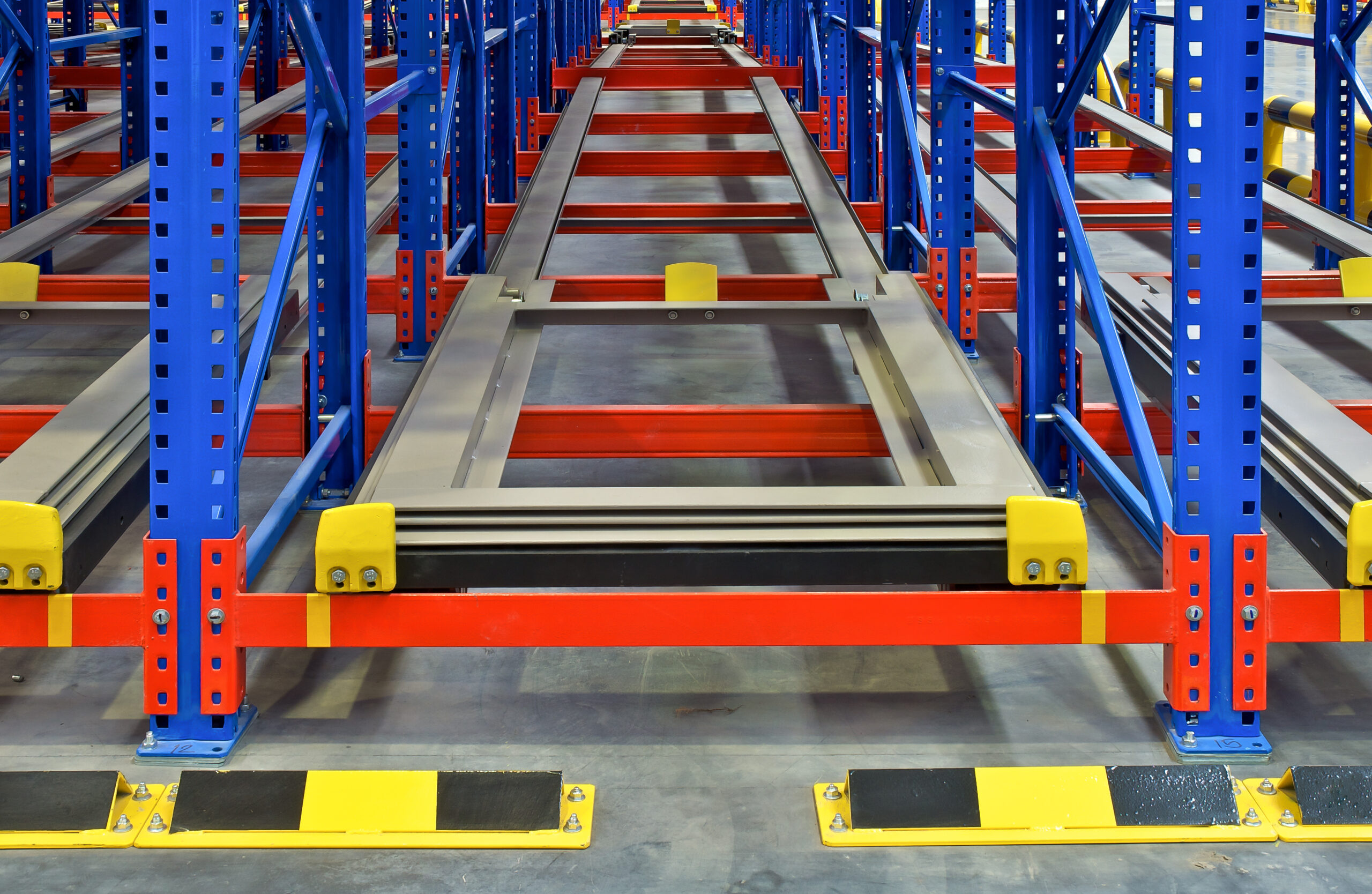 Warehouse storage inside shelving pallet racking systems | 神助物流設備｜全方位倉儲 ...