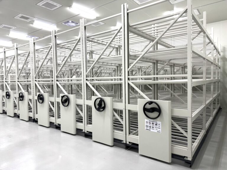 Read more about the article 打造彈性的辦公空間：無軌移動櫃為企業開啟全新收納體驗